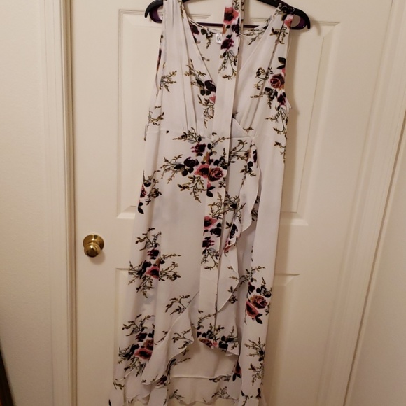 boutiques Dresses & Skirts - Beautiful white floral dress